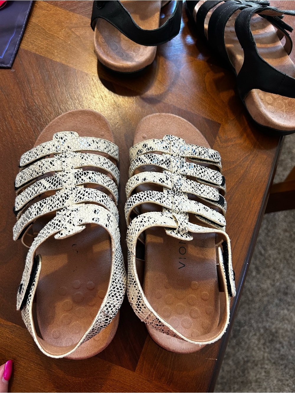 Vionic White Snakeskin Multi-Strap Sandals size 6